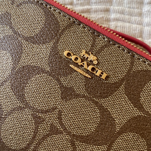 NWT coach wallet wristlet strawberry - Picture 4 of 6